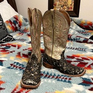 Women’s Ariat Arapaima Big Bass Big Fish square toe boots sz 9.